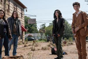 Der Kampf gegen die Zombies wird in "World Beyond" zur Belastungsprobe