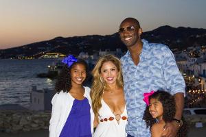 Kobe Bryant mit seiner Frau Vanessa und seinen Töchtern Natalia (l.) und Gianna