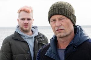 "Tatort: Tschill Out": Tom Nix (Ben Münchow) ist in Gefahr, Nick Tschiller (Til Schweiger) ist besorgt
