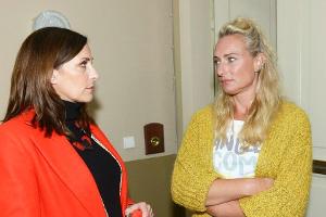 "GZSZ": Katrin (l.) bettelt bei Maren vergeblich um ihre Freundschaft