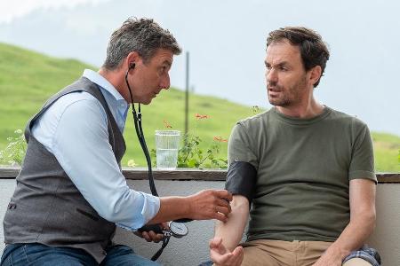 Bernd Tannhofer (Anian Zollner) und Dr. Martin Gruber (Hans Sigl) in 