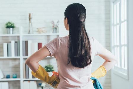So sollte es am Ende nicht mehr aussehen: Um Chaos in der Wohnung zu vermeiden, gibt es einige Aufräum-Tipps und -Tricks