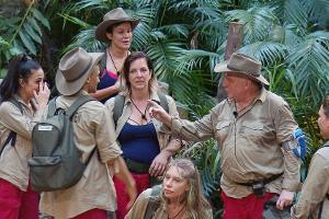 Beim ersten Aufeinandertreffen aller Campbewohner herrscht Eiszeit zwischen Anastasiya und Danni