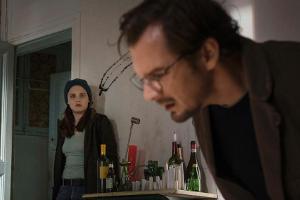 "Charlotte Link: Die Entscheidung": Simon (Felix Klare) und Nathalie (Jasna Fritzi Bauer) finden eine Leiche