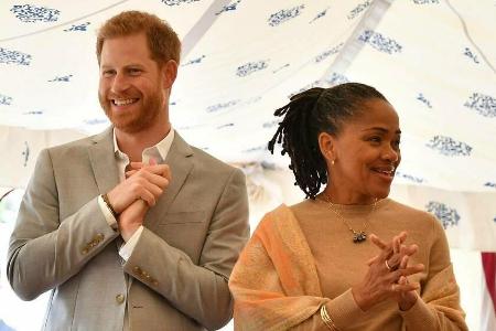 Im September 2018 war Doria Ragland zu Besuch in Großbritannien und begleitete Herzogin Meghan und Prinz Harry bei einem off...