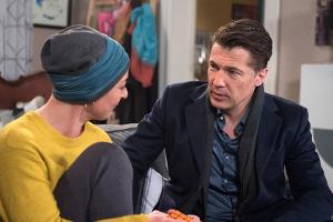 "Rote Rosen": Gregor appelliert leidenschaftlich an Carla, die Chemo nicht abzubrechen