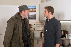 "Rote Rosen": Alex (r.) hat genug von Bruno und bricht den Kontakt ab.