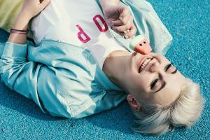 ela. veröffentlicht am Valentinstag ihr Debütalbum "Liebe & Krieg"