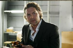 "Alles was zählt" Niclas dringt heimlich ins Lager der Steinkamps ein