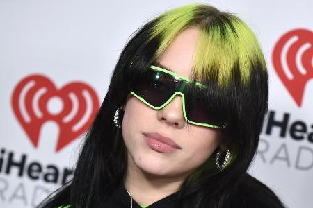 Billie Eilish steht mit ihrem Bond-Song auf Platz eins der britischen Charts