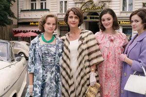 "Ku'damm"-Stars (v.l): Monika Schöllack (Sonja Gerhardt), Caterina Schöllack (Claudia Michelsen), Helga von Boost geb. Schöl...