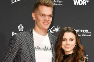 Matthias Ginter mit Ehefrau Christina Ginter bei einem Auftritt in Bochum