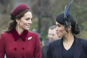 Der Mode-Stil von Herzogin Kate (l.) kommt bei den Briten besser an als der von Herzogin Meghan