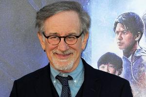 Steven Spielberg übergibt den "Indiana Jones"-Regiestuhl.