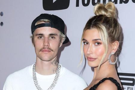 Den Schnurrbart trägt Justin Bieber nicht mehr - und Ehefrau Hailey scheint darüber nicht traurig.
