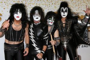 KISS schminken sich auch am Ende ihrer Karriere noch selbst