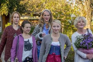 "Wenn Frauen ausziehen", v.l.n.r.: Diana (Marlene Morreis), Fritzi (Michelle Barthel), Marie (Sophie von Kessel), Paula (Ann...