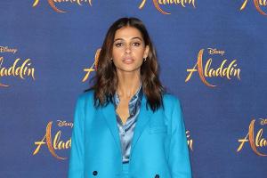 In Azurblau präsentierte sich Naomi Scott bei einem Fototermin für "Aladdin"