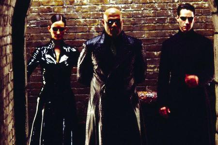 Carrie-Anne Moss (v.l.), Laurence Fishburne und Keanu Reeves in 