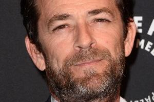 Luke Perry auf dem roten Teppich einer "Riverdale"-Premiere im Jahr 2017
