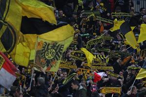 Die Fans von Borussia Dortmund feiern ihre Helden