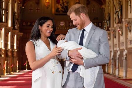 Viele Tweets über Baby Archie kursieren im Netz: Jetzt wurde ein Moderator wegen Rassismus gefeuert