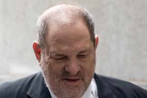 Harvey Weinstein vor einem Gerichtsgebäude in New York