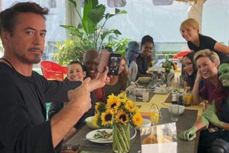 Robert Downey Jr. mit seinen Marvel-Kolleginnen