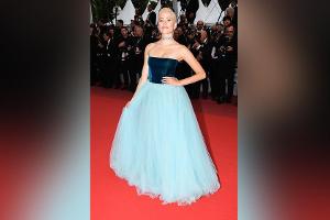 Aufregend elegant schritt Pixie Lott in Cannes über den roten Teppich