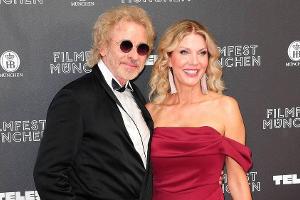 Elegant bei der Opening Night des 37. Münchner Filmfest: Thomas Gottschalk und Karina Mroß