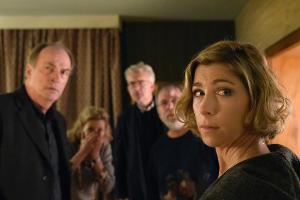 "Die Auferstehung": Als es ausgerechnet in einem Moment eines emotionalen Ausbruchs an der Tür klingelt, erschrecken Fred (H...