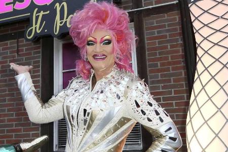 Olivia Jones findet Sarah Connors Song 