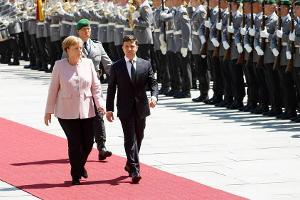 Angela Merkel am Tag ihres Zitteranfalls