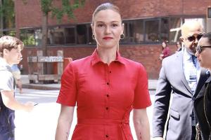 Julia Stiles auf Promotour zu ihrer Serie "Riviera"