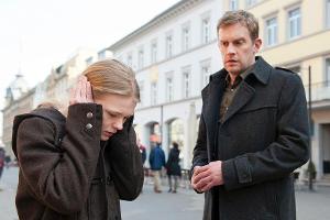 "Tatort: Rebecca": Beim Ausflug mit Perlmann (Sebastian Bezzel) in die Stadt ist Rebecca (Gro Swantje Kohlhof) schnell überf...