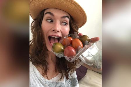 Lena Headey mit als Tomaten getarnten Eiern