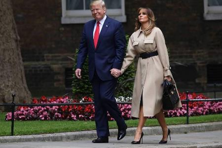 Melania Trump im Designer-Trenchcoat von Celine