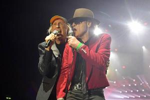 Udo Lindenberg (r.) lässt seinen alten Freund Otto Waalkes gerne mal seine Rockstar-Qualitäten unter Beweis stellen