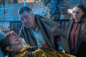 Kommissarin Julia Soraperra (Gerti Drassl) und der Politiker Raoul Ladurner (Cornelius Obonya) sorgen sich um seine schwerve...