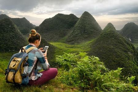 Das Smartphone ist auch im Urlaub meist mit dabei