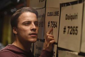 "Mein Blind Date mit dem Leben": Seine Sehbehinderung stellt den Azubi Sali (Kostja Ullmann) immer wieder vor neue Herausfor...