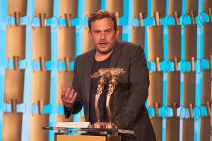 Schauspieler Sebastian Bezzel beim Bayerischen Kabarettpreis