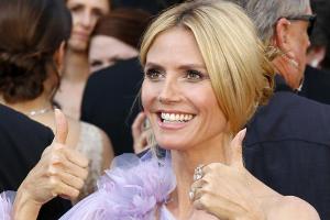 Über sich selbst lachen können wie Heidi Klum? Dafür gibt es zwei Daumen hoch