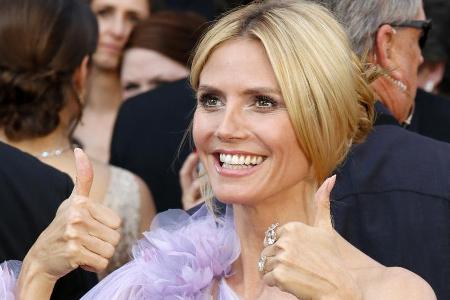 Über sich selbst lachen können wie Heidi Klum? Dafür gibt es zwei Daumen hoch