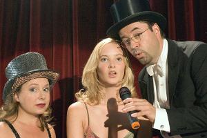 "Tatort: Das ewig Böse": Bei einem Zaubertrick von Prof. Boerne (Jan Josef Liefers) und seiner Assistentin Alberich (ChrisTi...