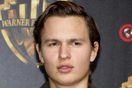 Ansel Elgort will mehr als eine Person lieben dürfen