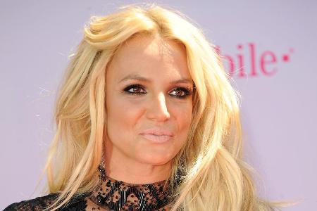 Britney Spears geht wieder frisch erblondet durchs Leben