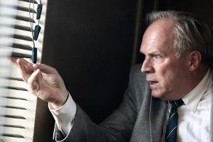 Kommissar Felix Murot (Ulrich Tukur) muss sich in einer alten Polizeiwache gegen Gangs wehren