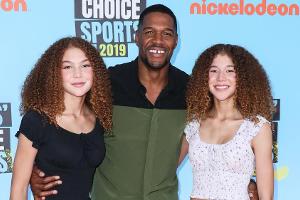 Michael Strahan mit seinen Zwillingstöchtern Sophia und Isabella