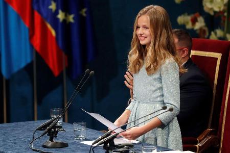 Als hätte sie noch nie etwas anderes gemacht: Prinzessin Leonor von Spanien wirkt schon sehr souverän